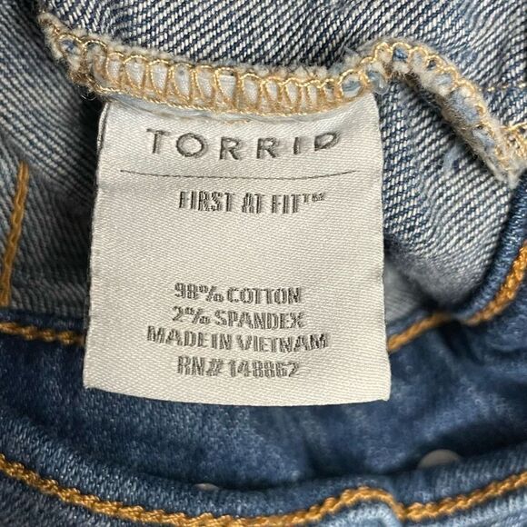 Torrid Distressed Medium Wash Jean Denim Jacket Button up Blue Size 2 / 2X - Picture 12 of 14
